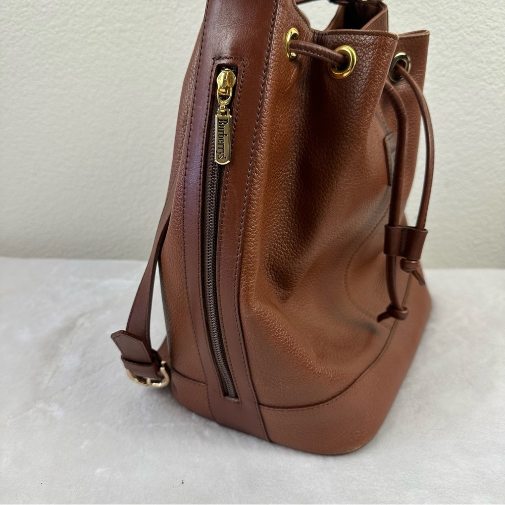 Burberry Brown Bucket Bag with Luxurious Leather Finish - Picture 3 of 15